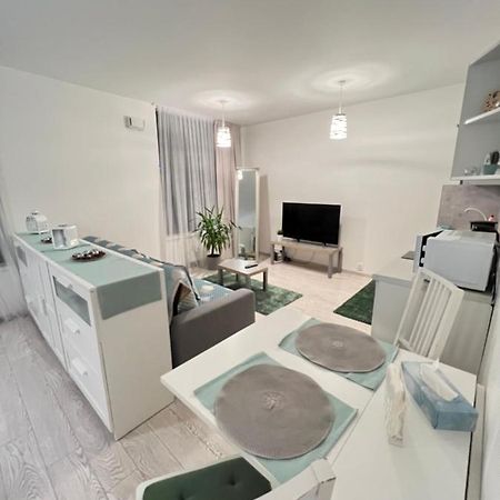 Free Parking In Garage Karolina Plazza, New Cosy Studio With All You Need Prag Eksteriør billede