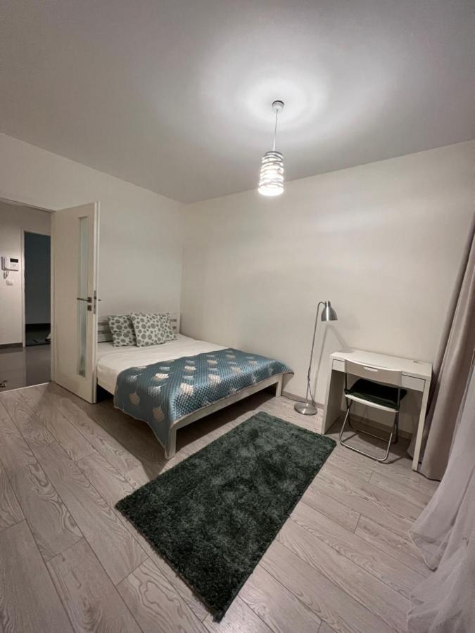 Free Parking In Garage Karolina Plazza, New Cosy Studio With All You Need Prag Eksteriør billede