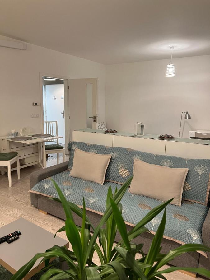 Free Parking In Garage Karolina Plazza, New Cosy Studio With All You Need Prag Eksteriør billede