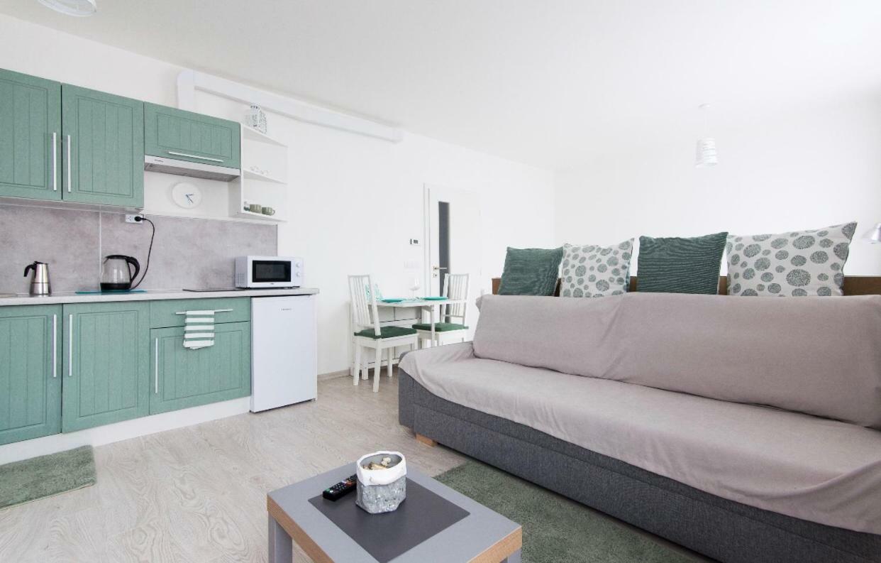Free Parking In Garage Karolina Plazza, New Cosy Studio With All You Need Prag Eksteriør billede