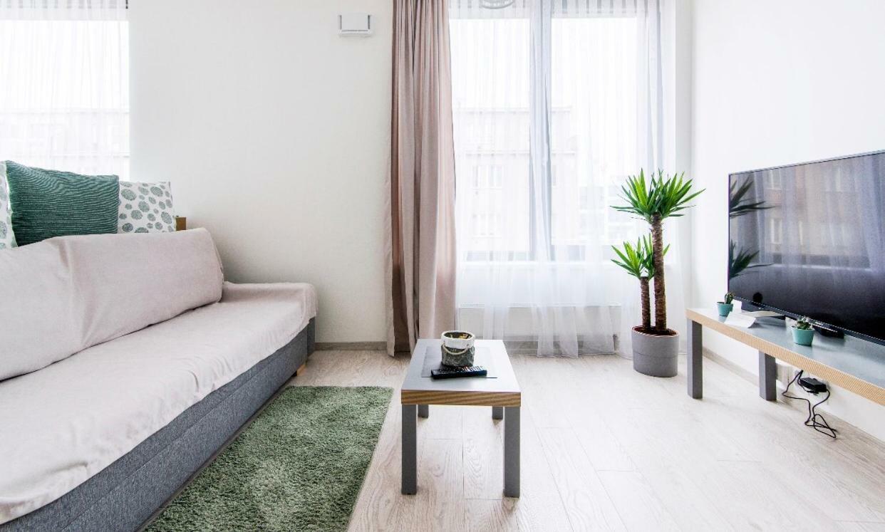 Free Parking In Garage Karolina Plazza, New Cosy Studio With All You Need Prag Eksteriør billede