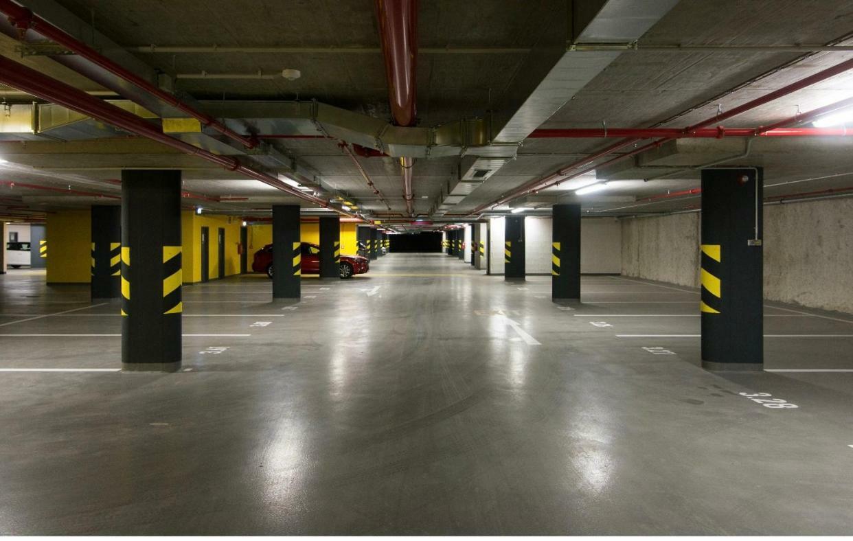 Free Parking In Garage Karolina Plazza, New Cosy Studio With All You Need Prag Eksteriør billede
